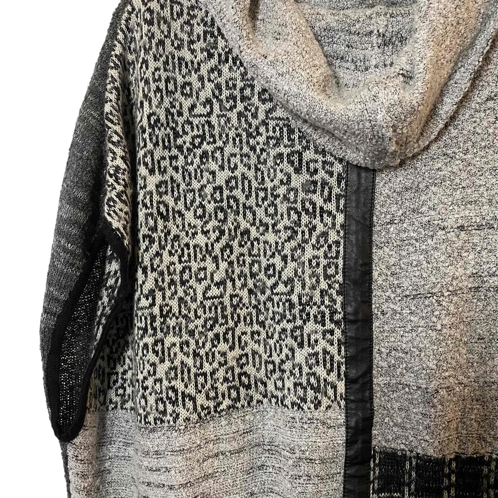 Curio New York Womens Black Gray Patchwork Poncho Style Sweater‎ Size M
